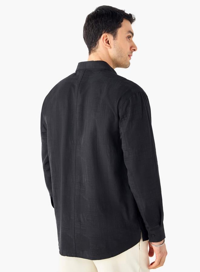 ايكونيك قميص بارز الملمس بقصّة عادية وياقة عادية وأكمام طويلة من آيكونيك - Image 3