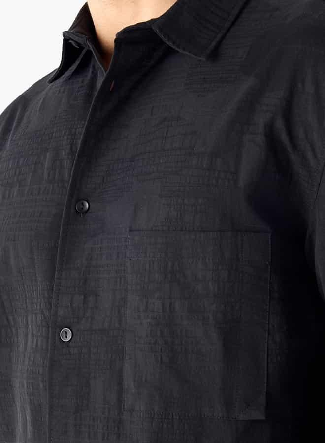 ايكونيك قميص بارز الملمس بقصّة عادية وياقة عادية وأكمام طويلة من آيكونيك - Image 4