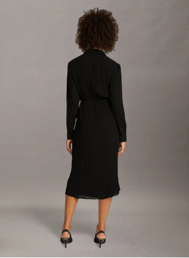 كالفن كلاين فستان بنمط قميص متوسط الطول مزين بكسرات - Image 2