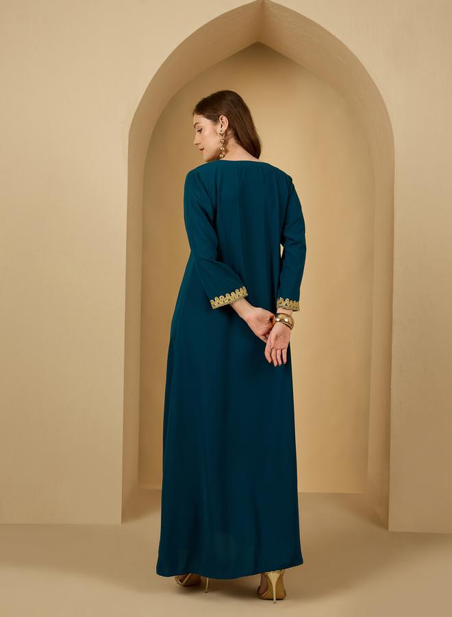 أميرة جلابية مزينة بالدانتيل بياقة على شكل حرف - Image 5