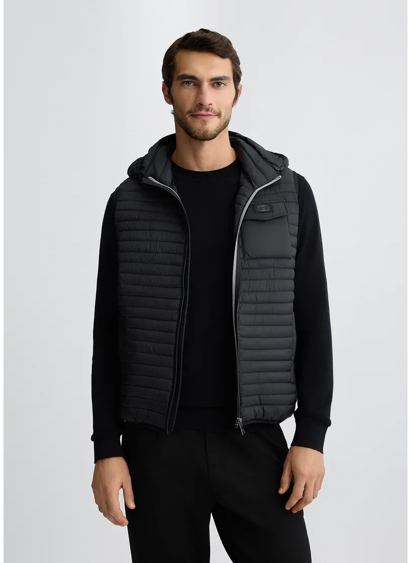 ليو جو Vest with Detachable Hood