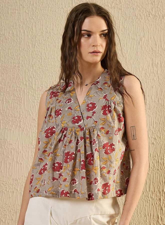 sanskrutihomes Floral Print V Neck Sleeveless Top with Gathered Detail