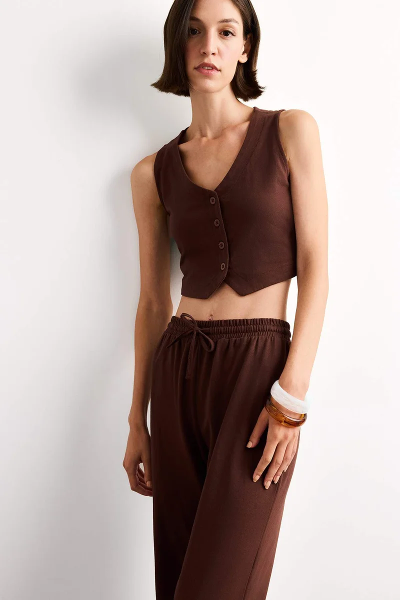 ديفاكتو Slim Fit Striped Button Neck Tank Top