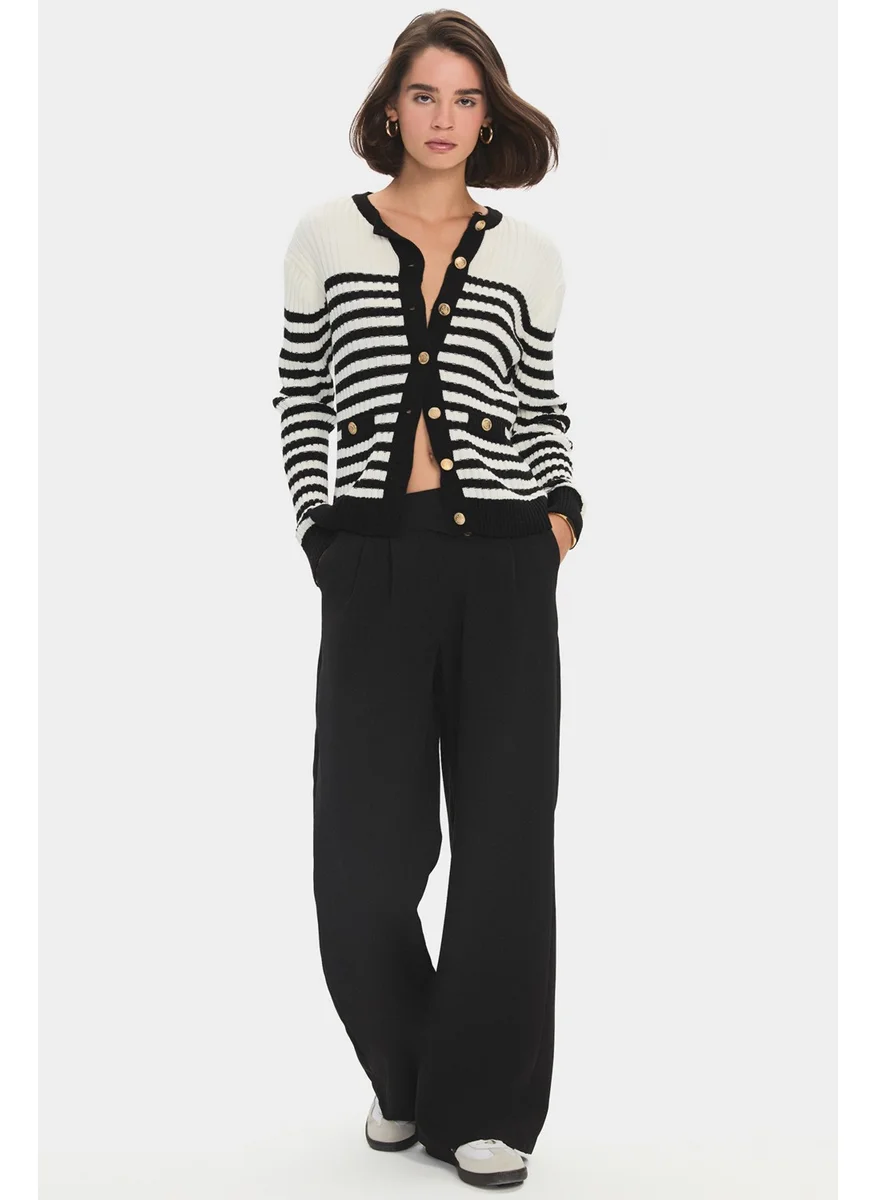 جون Women's Gold Button Detailed Ribbed Cardigan