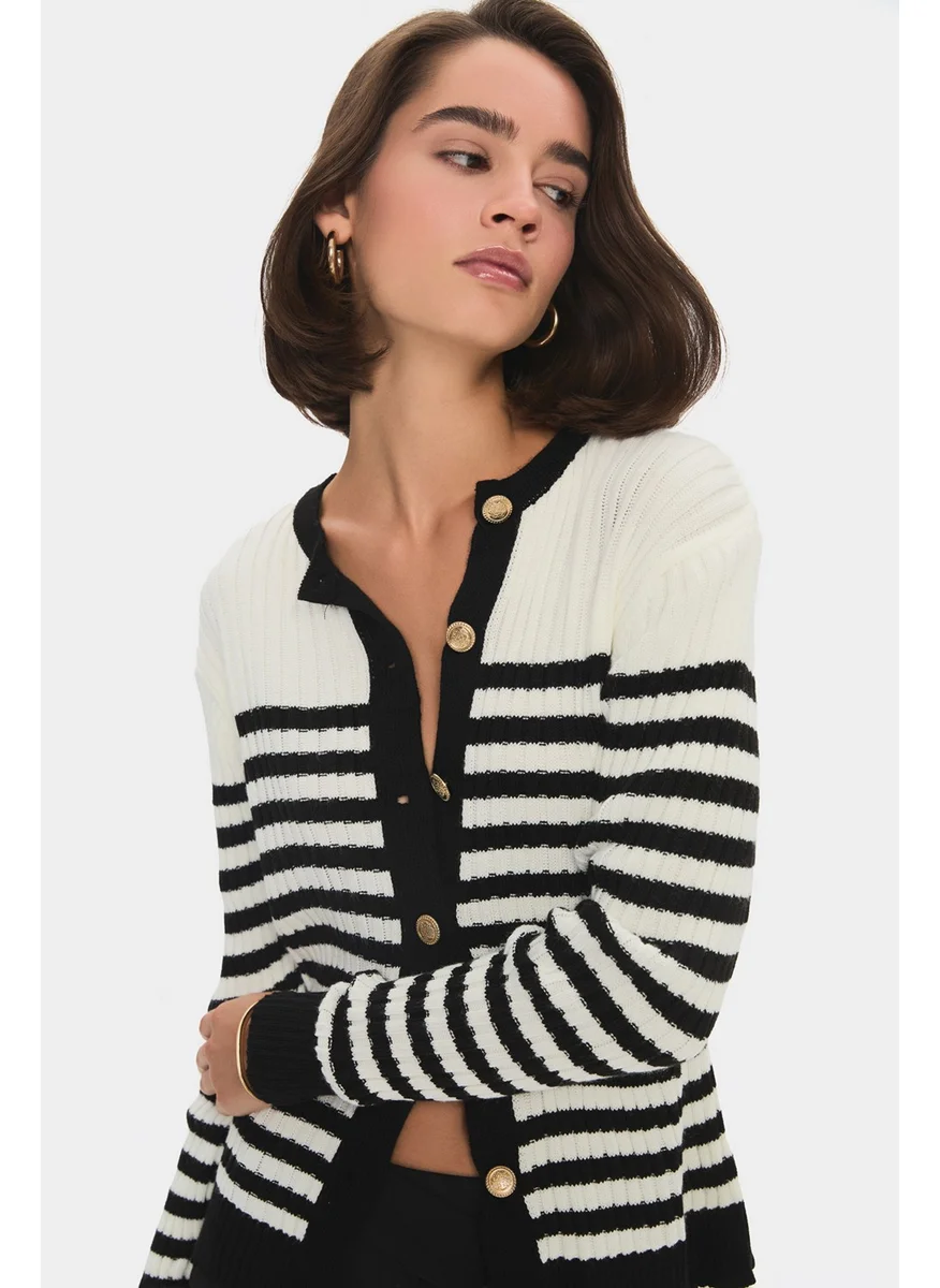 جون Women's Gold Button Detailed Ribbed Cardigan