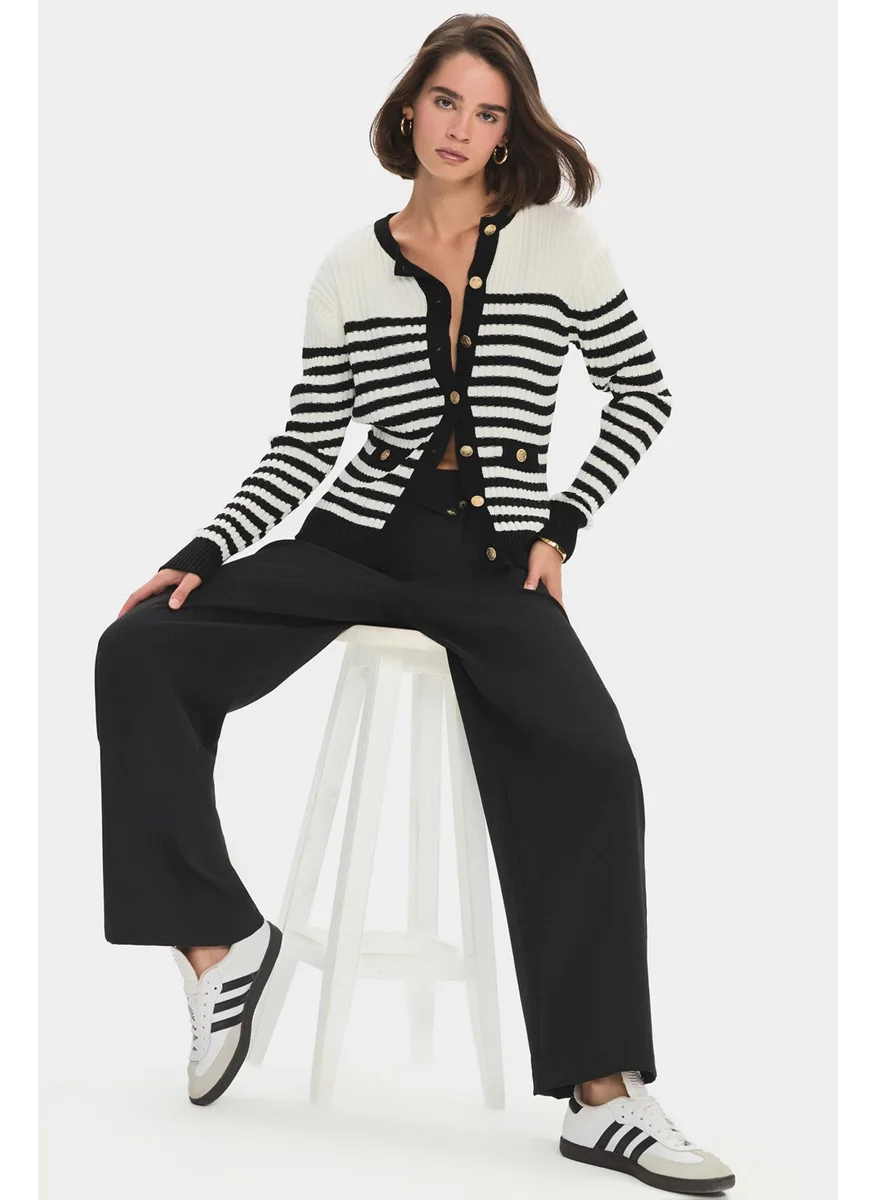 جون Women's Gold Button Detailed Ribbed Cardigan