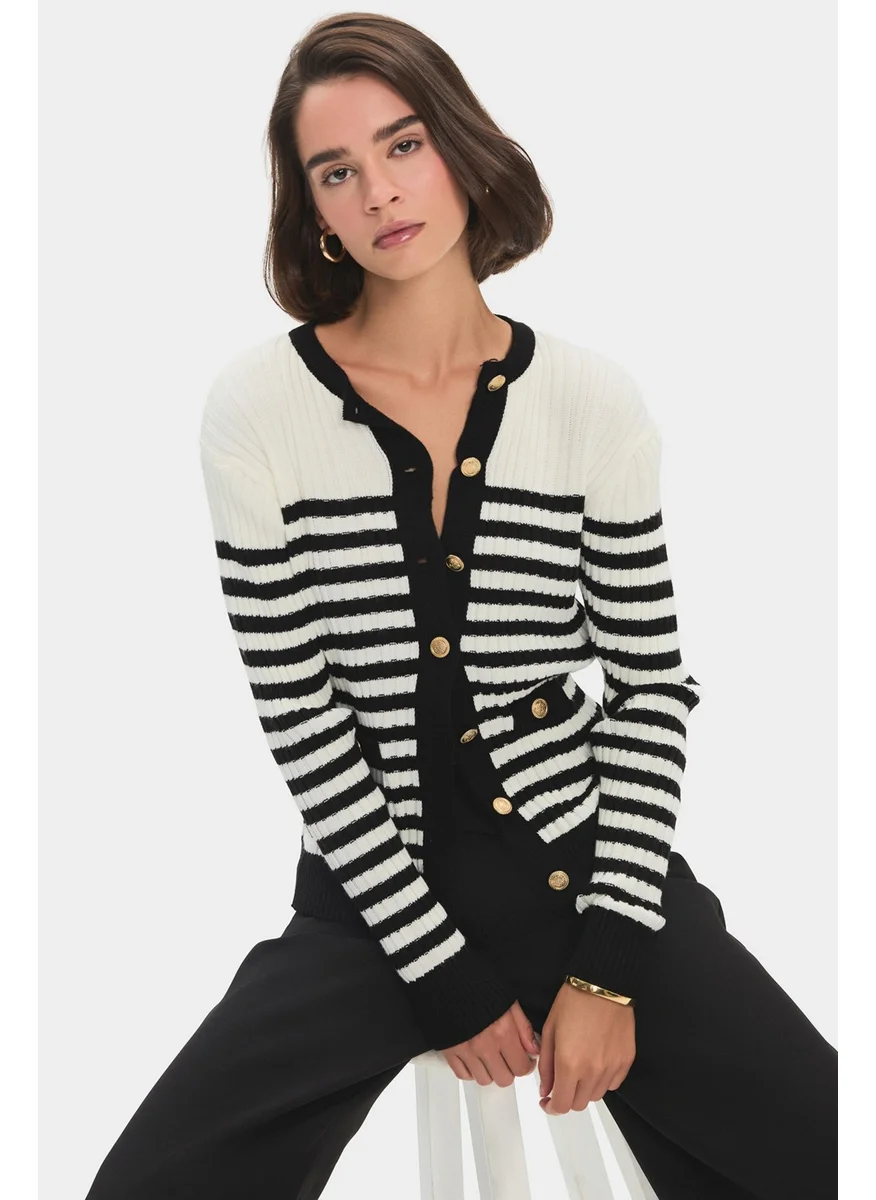 جون Women's Gold Button Detailed Ribbed Cardigan