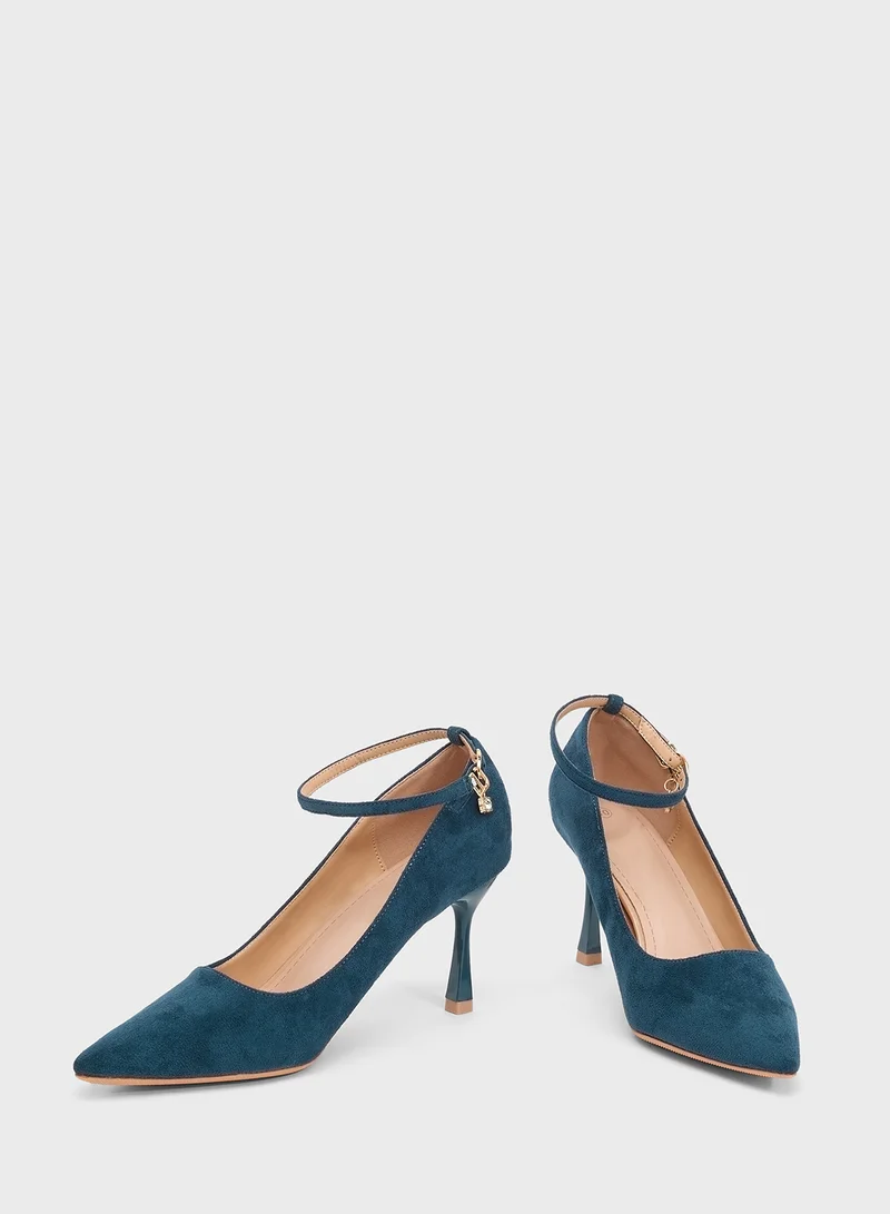 خزانة حذاء بكعب عالٍ