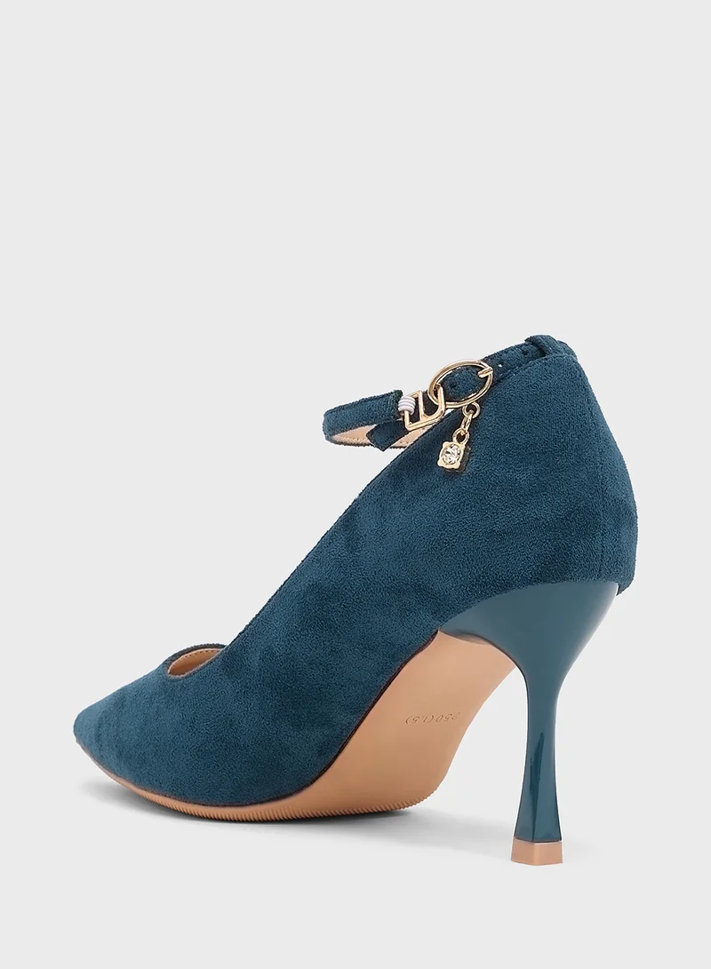 خزانة حذاء بكعب عالٍ