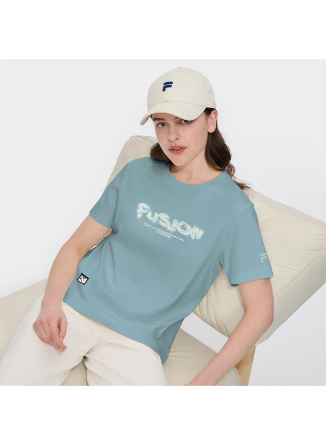 FILA تي شيرت نسائي مضاد للبكتيريا من سلسلة فيوجن للنساء، قميص قصير الأكمام ذو ياقة دائرية محبوك - Image 5