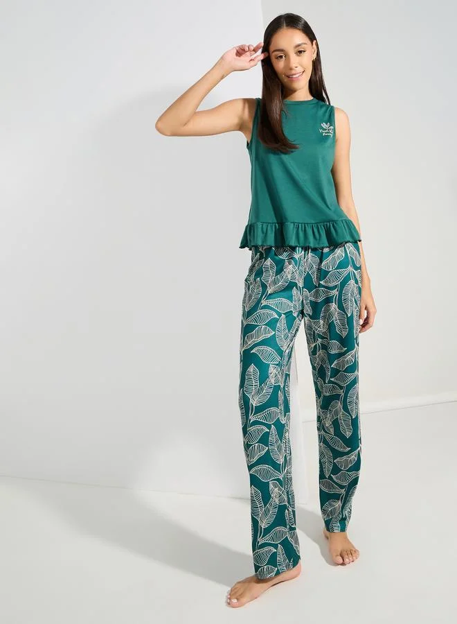 ستايلي Ruffle Hem Graphic Vest & Palm Print Pyjama Set
