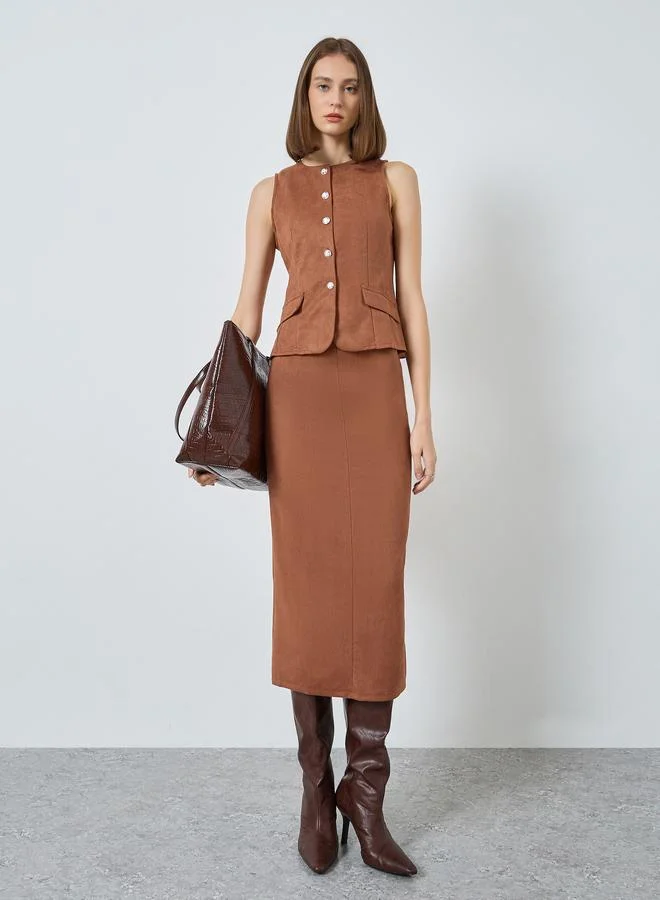 ستايلي جيليه بلا أكمام بجلد بمظهر سويدي مع أزرار