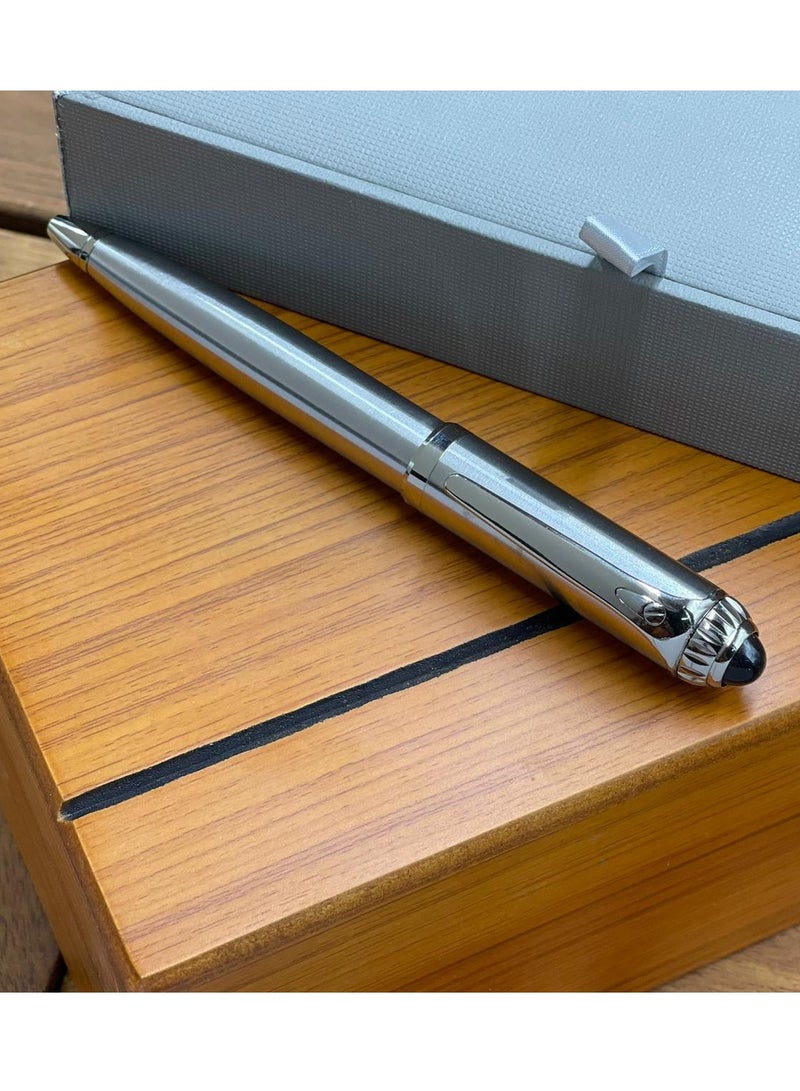 Luxurious men's pen in a distinctive and elegant box