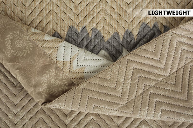BSB مجموعة لحاف BSB HOME المطرز لجميع الأجواء 3 قطع مع أغطية الوسائد - غطاء سرير خفيف الوزن / لحاف / كويتي - مزدوج، 150 جرام لكل متر مربع | بيج وأبيض - Image 3