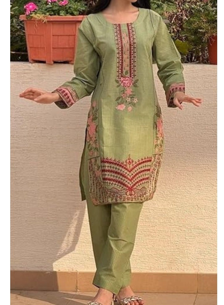 وينشيلز طقم سلوار كاميز نسائي باللون الأخضر الزيتوني، يتكون من كورتا طويلة مطرزة بالزهور وبنطلون متناسق من قطن كامبريك الممتاز - مقاس كبير. - Image 1