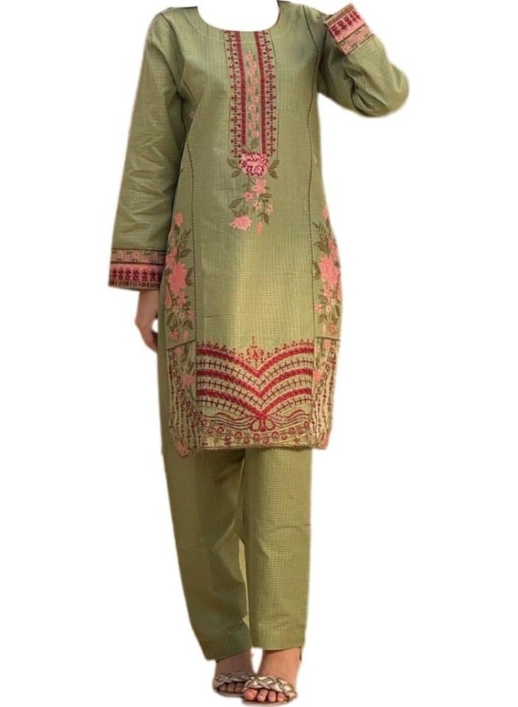 وينشيلز طقم سلوار كاميز نسائي باللون الأخضر الزيتوني، يتكون من كورتا طويلة مطرزة بالزهور وبنطلون متناسق من قطن كامبريك الممتاز - مقاس كبير. - Image 2