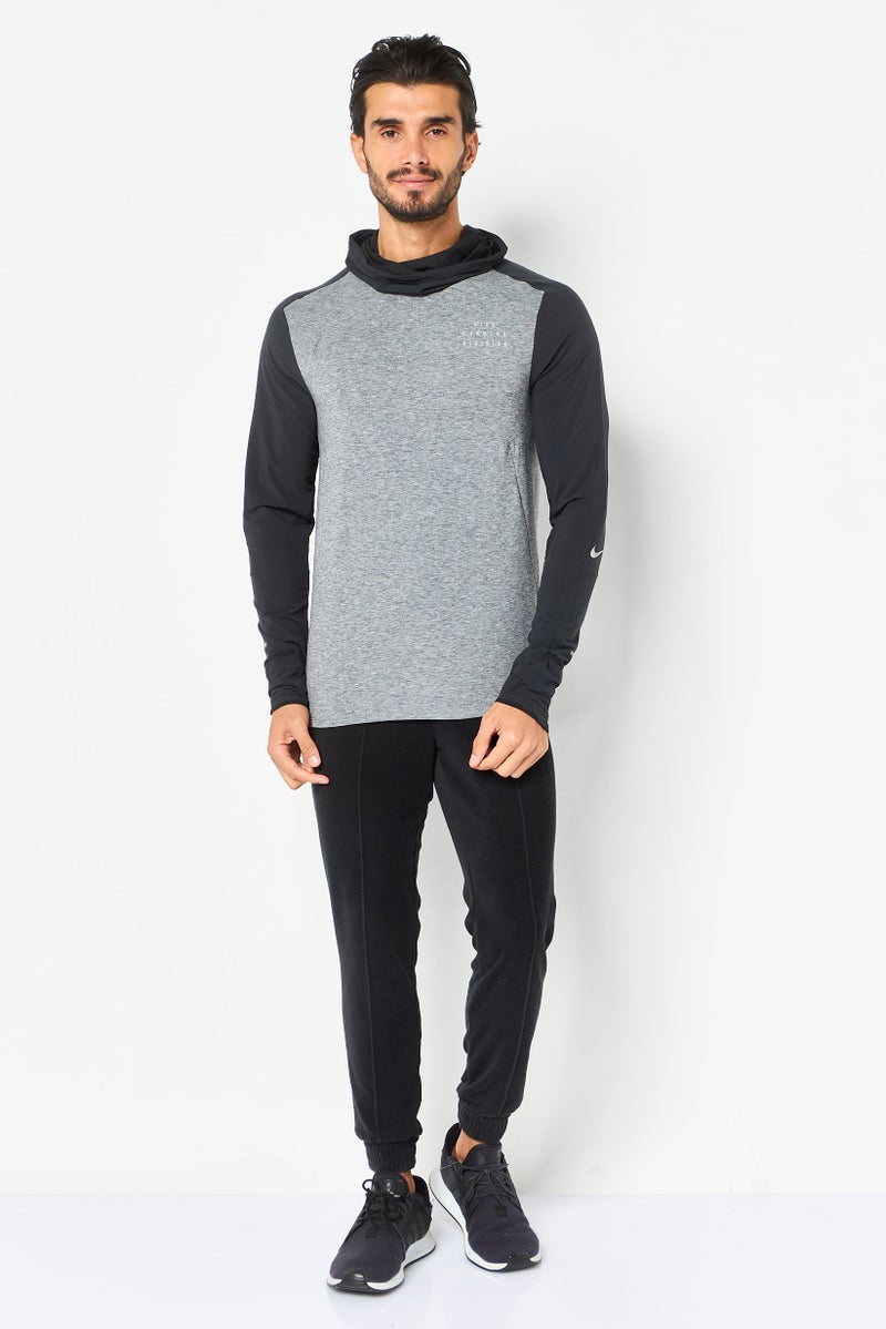 Nike تي شيرت رياضي للرجال بأكمام طويلة مناسب للجري، متعدد الألوان - Image 3