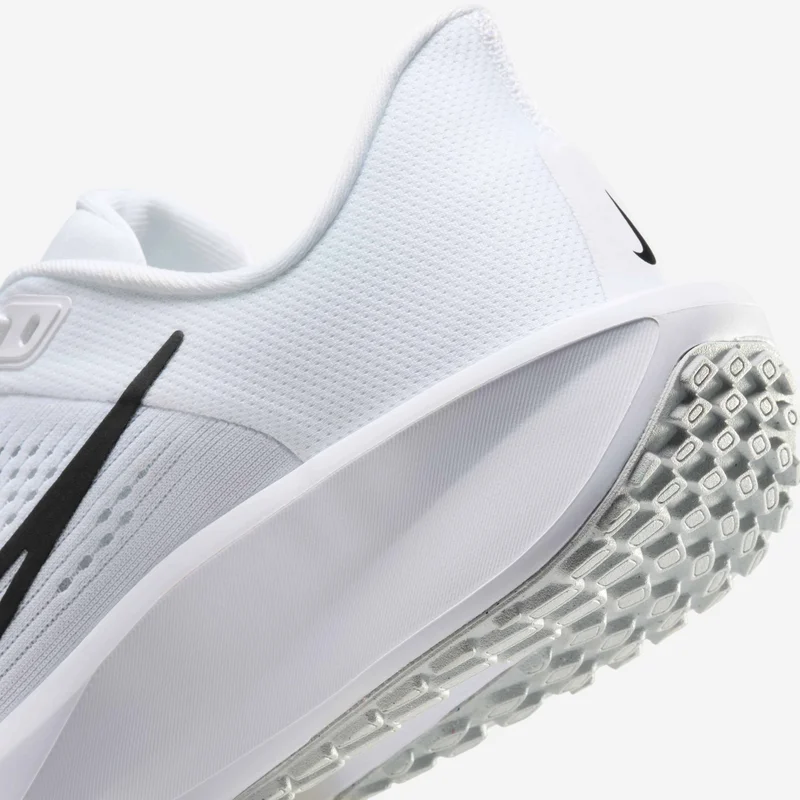 Nike White Women's Quest 6 Road Running Shoes for Women | Best Price UAE