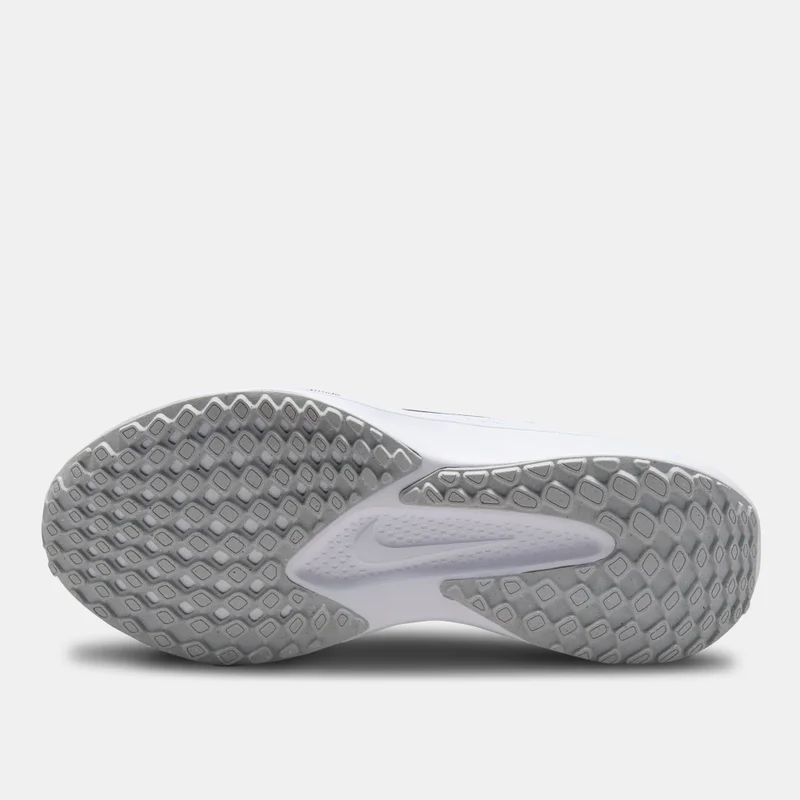 Nike White Women's Quest 6 Road Running Shoes for Women | Best Price UAE