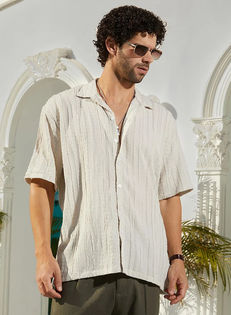 كامبوس سوترا Campus Sutra Men's Saltbox Beige Crumble-Revival Oversized Shirt For Casual Wear | Cuban Collar | Short Regular Sleeves | Button Closure | Oversized Shirt Crafted With Comfort Fit For Everyday Wear