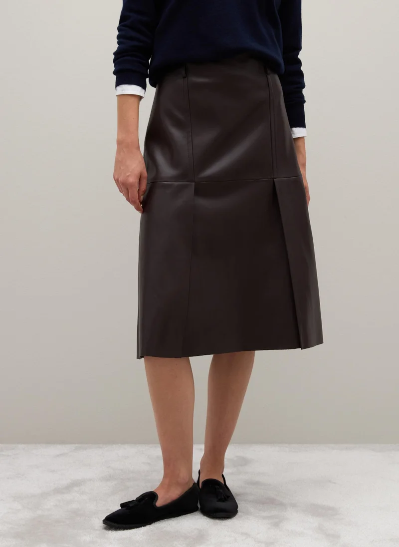 او في اس تنورة ميدي بنية بقصة عادية من