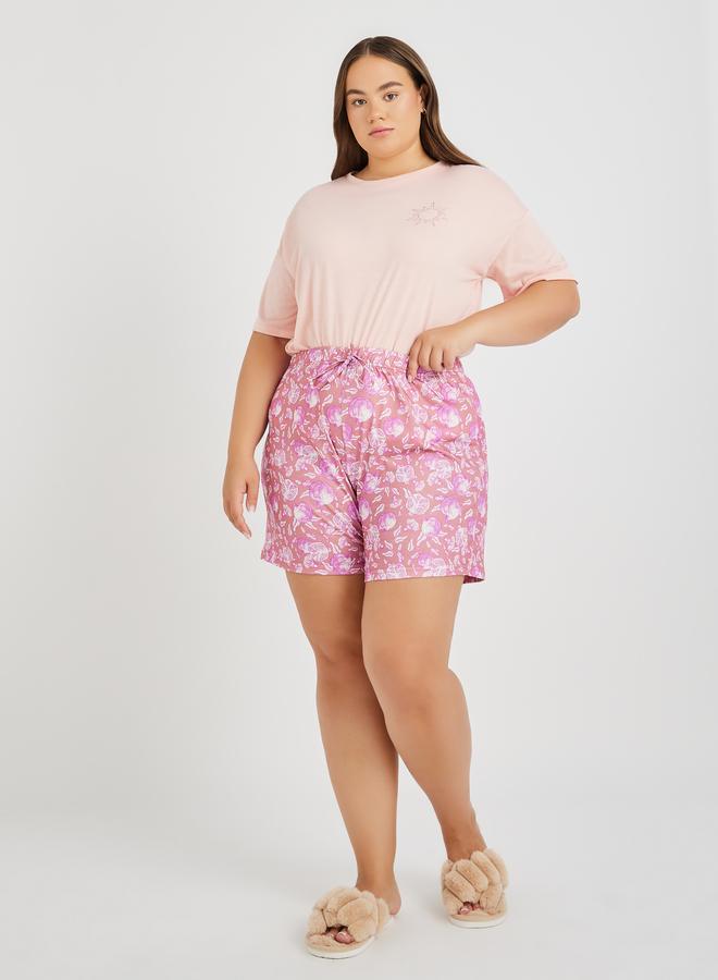 Styli Styli Plus Size Back Graphic Print T-Shirt and All-Over Fruit Print Shorts Set  - Image 3