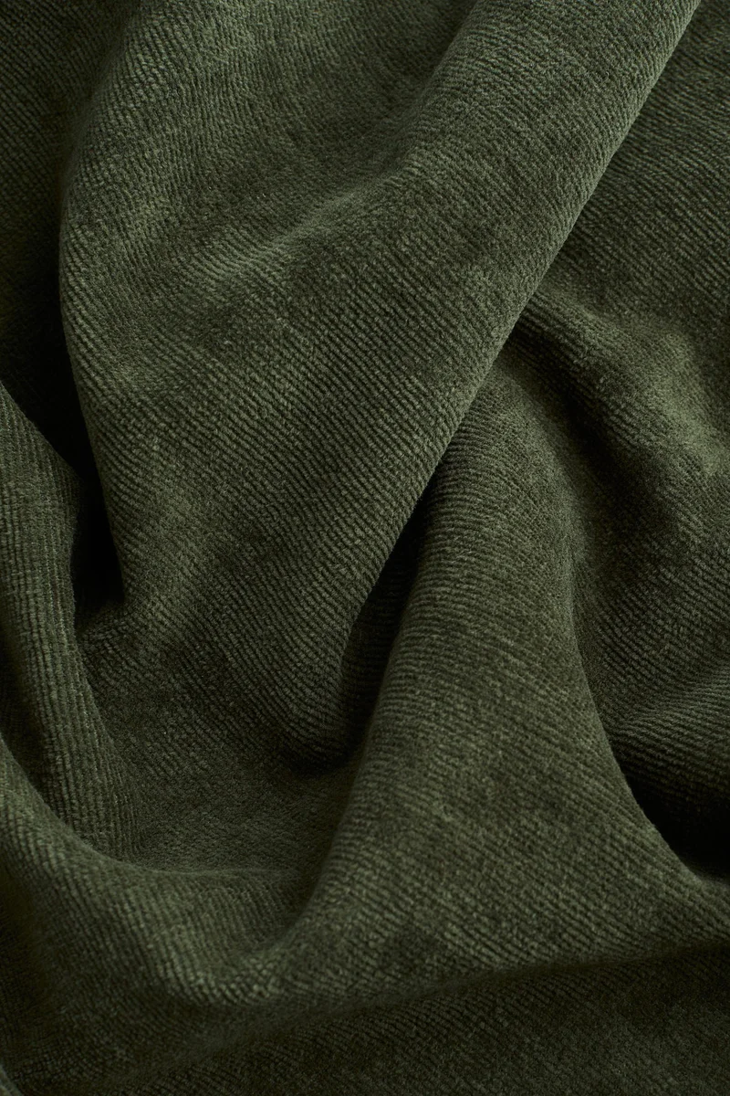 اتش اند ام منشفة استحمام بقبعة