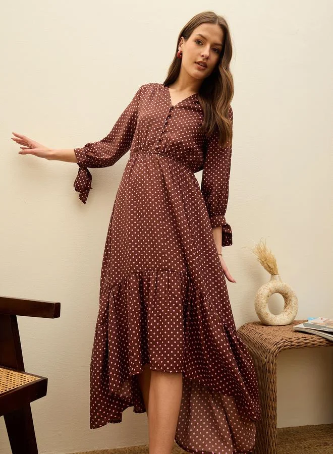 ساسافراس فستان طويل مطبع بنقاط بولكا وحافة غير متماثلة الطول