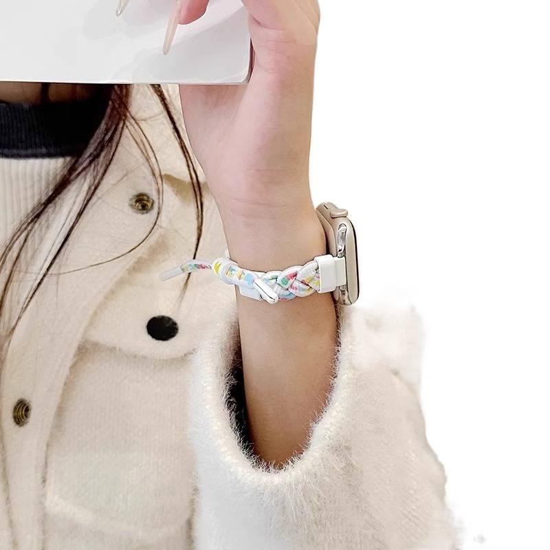 QX سوار ساعة ذكية سوار نايلون حلقي متوافق مع Apple Watch بملاءمة قابلة للتعديل وحزام بديل للاستخدام اليومي باللون أسود قابل للتعديل باللون الأسود - Image 4