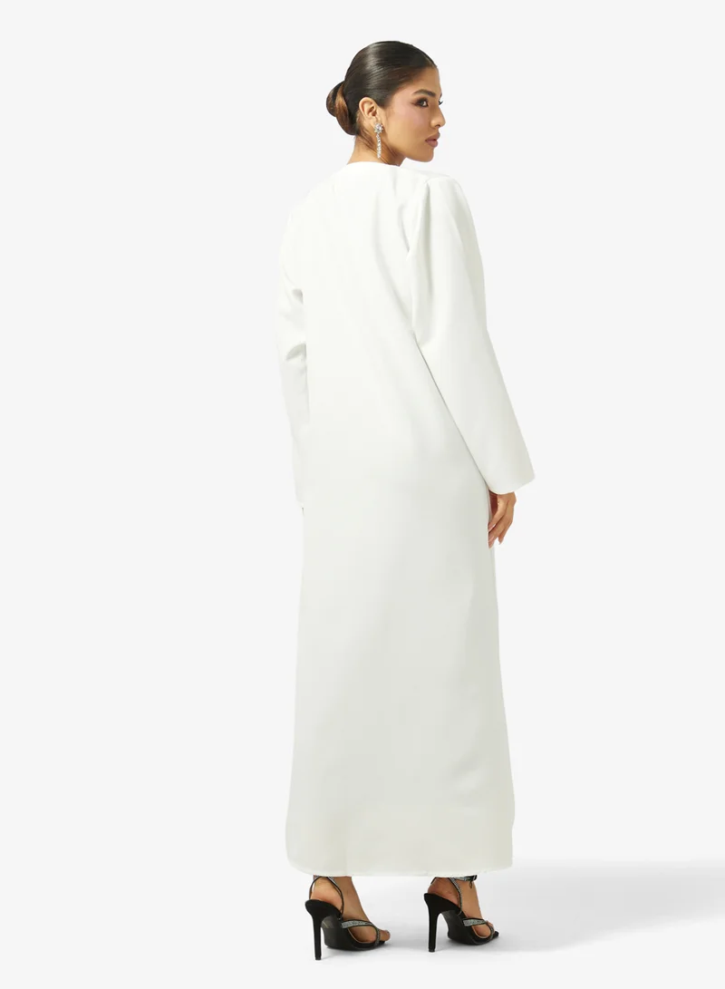 هيا كلوزيت عباية مفتوحة مزينة بياقة على شكل حرف