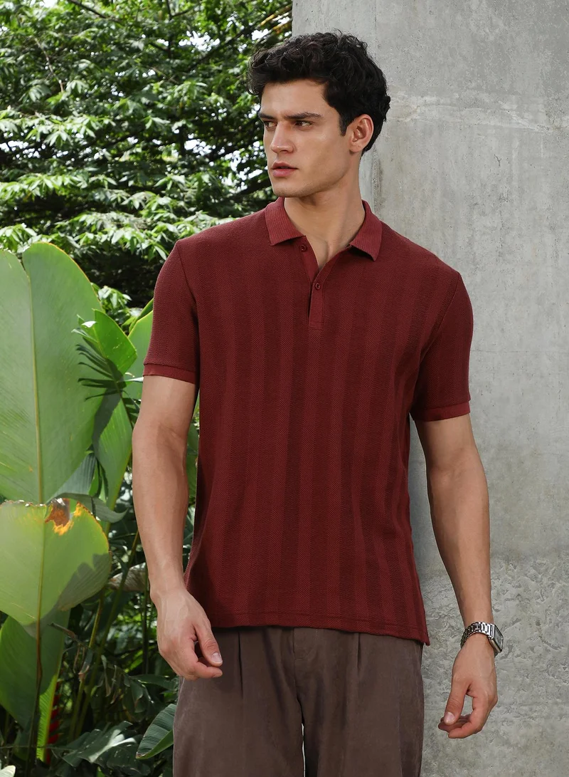 كامبوس سوترا Campus Sutra Men's Rust Red Candy Stripe-Knitted Polo T-Shirt For Casual Wear | Polo Neck | Short Cuffed Sleeves | Half-Button Closure | T-Shirt Crafted With Comfort Fit For Everyday Wear