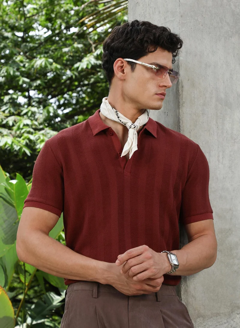 كامبوس سوترا Campus Sutra Men's Rust Red Candy Stripe-Knitted Polo T-Shirt For Casual Wear | Polo Neck | Short Cuffed Sleeves | Half-Button Closure | T-Shirt Crafted With Comfort Fit For Everyday Wear