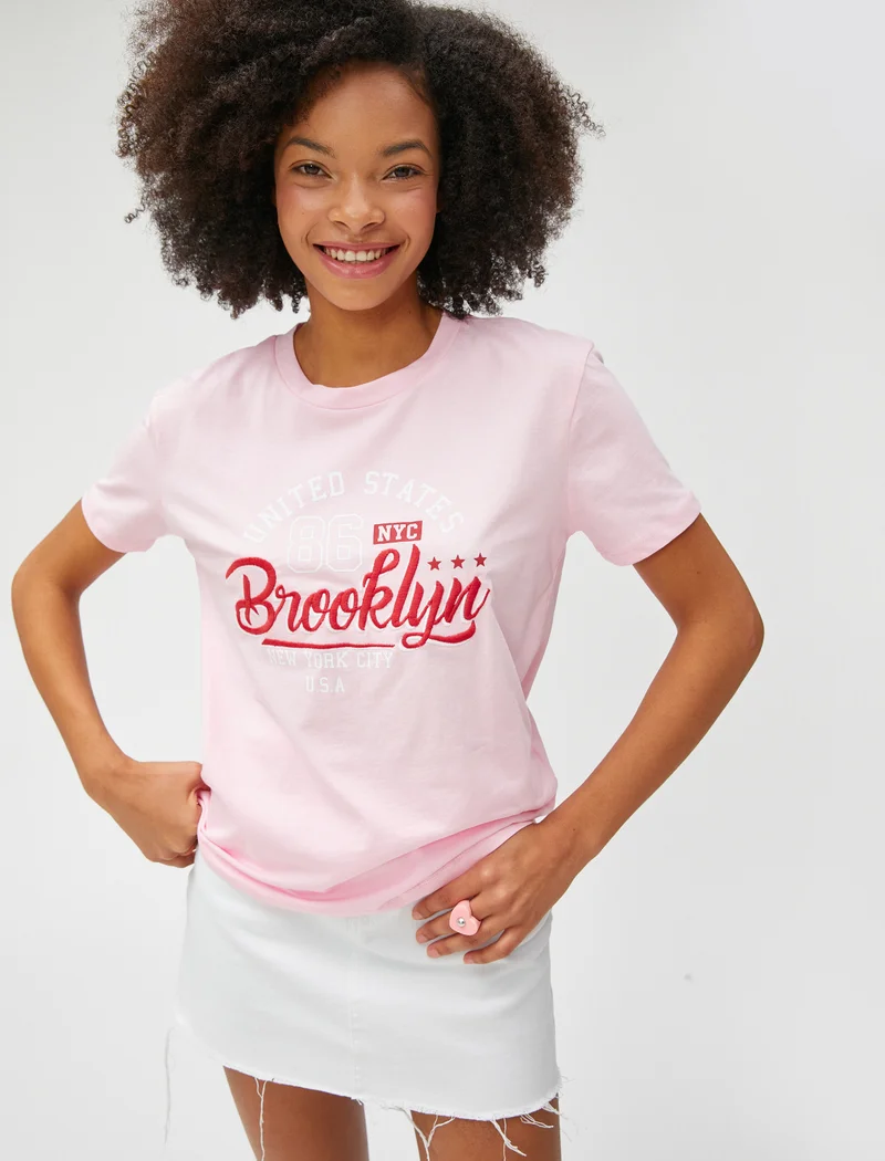 كوتون Typography Printed T-Shirt Crop Crew Neck