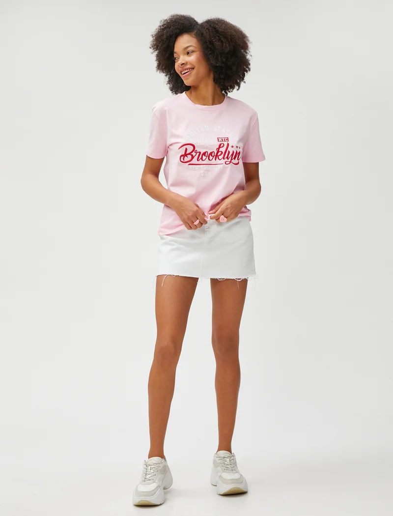 كوتون Typography Printed T-Shirt Crop Crew Neck
