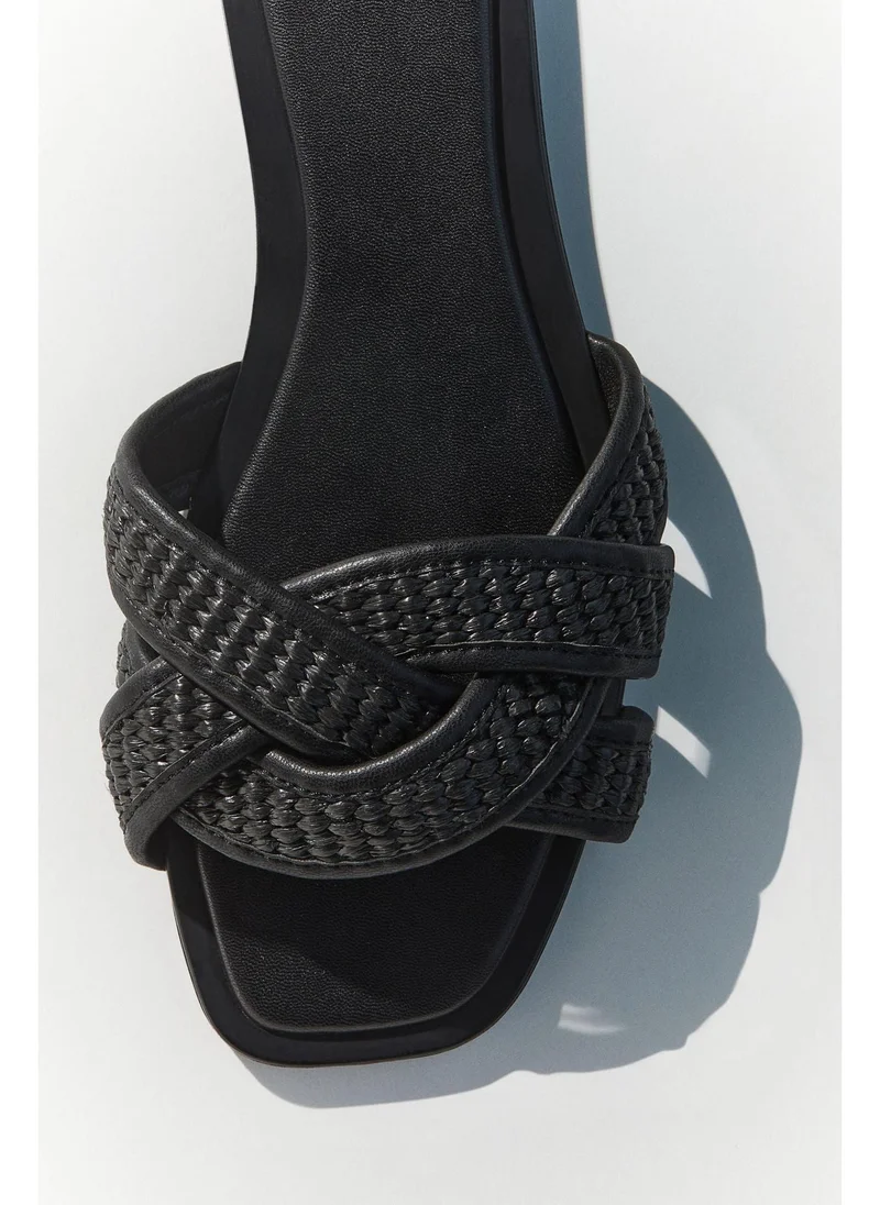 اتش اند ام Braided sandals