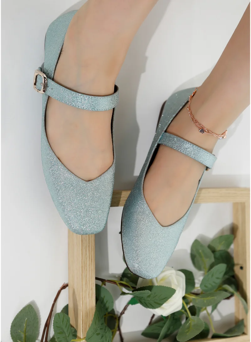 لندن راج حذاء باليرينا بإبزيم دبوسي لامع باللون الأزرق الفاتح