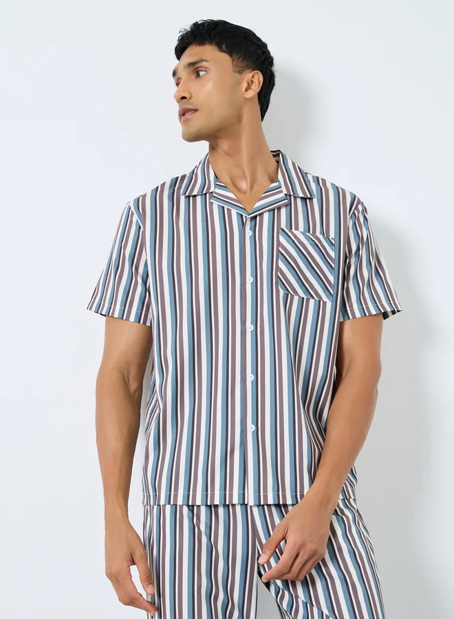 ستايلي طقم من بنطال بيجاما وقميص مخطط