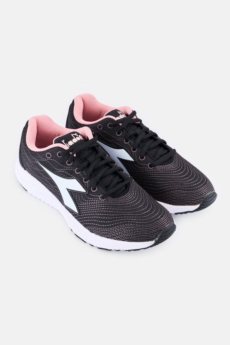 DIADORA أحذية خارجية للأطفال الأولاد مزينة بالنار 4 فوز، سوداء - Image 2