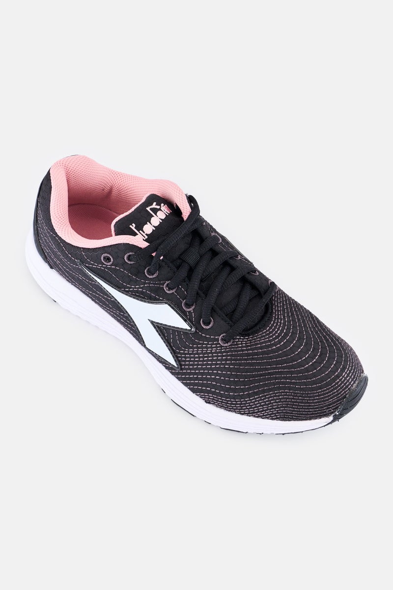 DIADORA أحذية خارجية للأطفال الأولاد مزينة بالنار 4 فوز، سوداء - Image 1