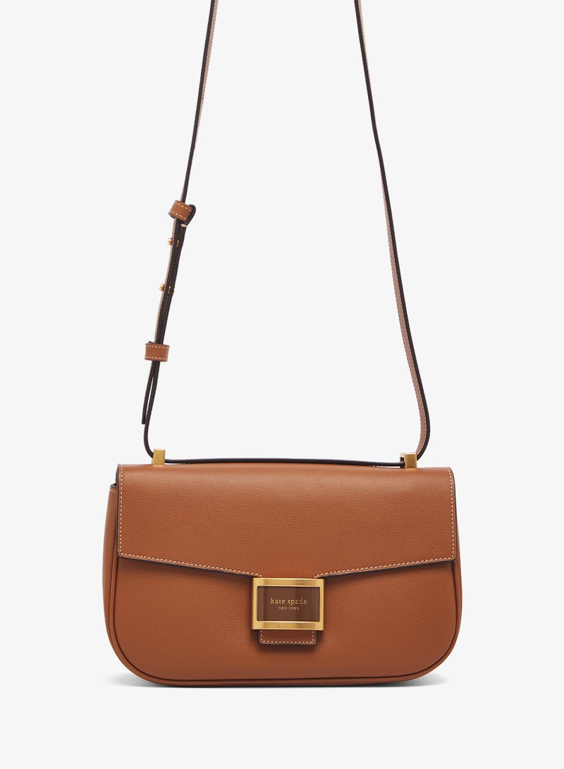 كيت سبيد حقيبة كروس بودي بغطاء مزين بشعار - Image 1