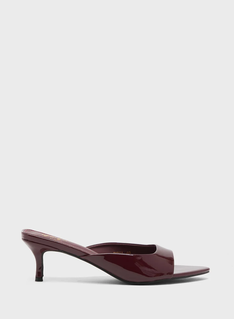 جينجر Low Heel Pointed Toe Sandal