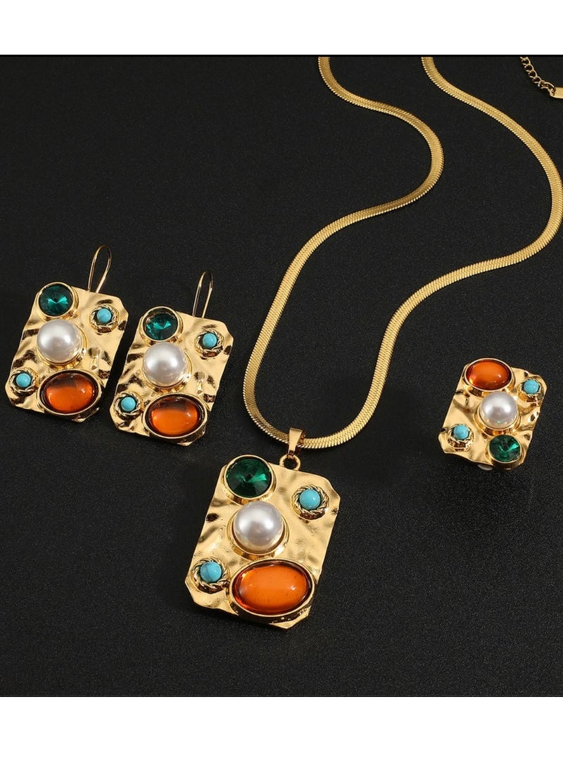 نيو ستايل طقم اكسسوارات نسائي فاخر مكون من سلسال وحلق أذن وخاتم من الاستانلس ستيل مطلي باللون الذهبي - Image 2