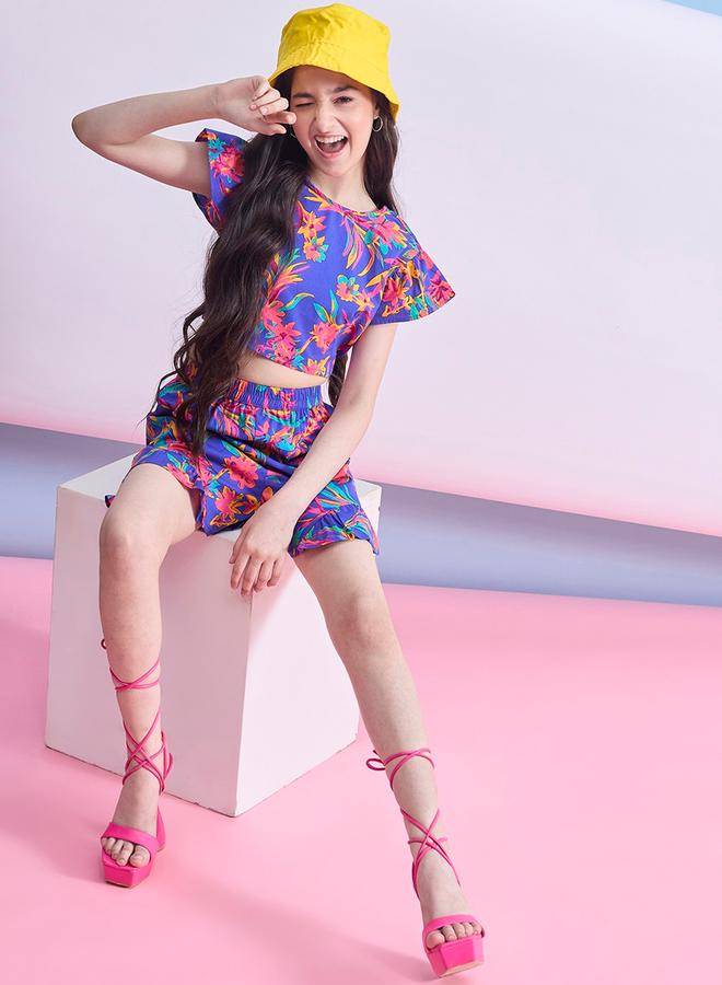 ستايلو بج طقم بلوزة قصيرة بطبعة زهور ورباط خلفي مع شورت فليبي من ستايلي - Image 2