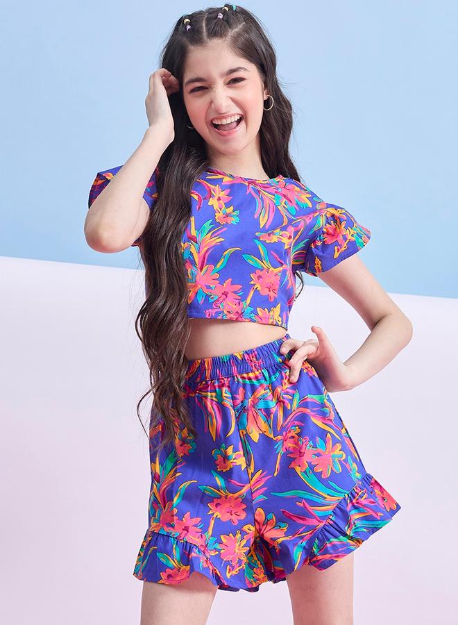 ستايلو بج طقم بلوزة قصيرة بطبعة زهور ورباط خلفي مع شورت فليبي من ستايلي - Image 1