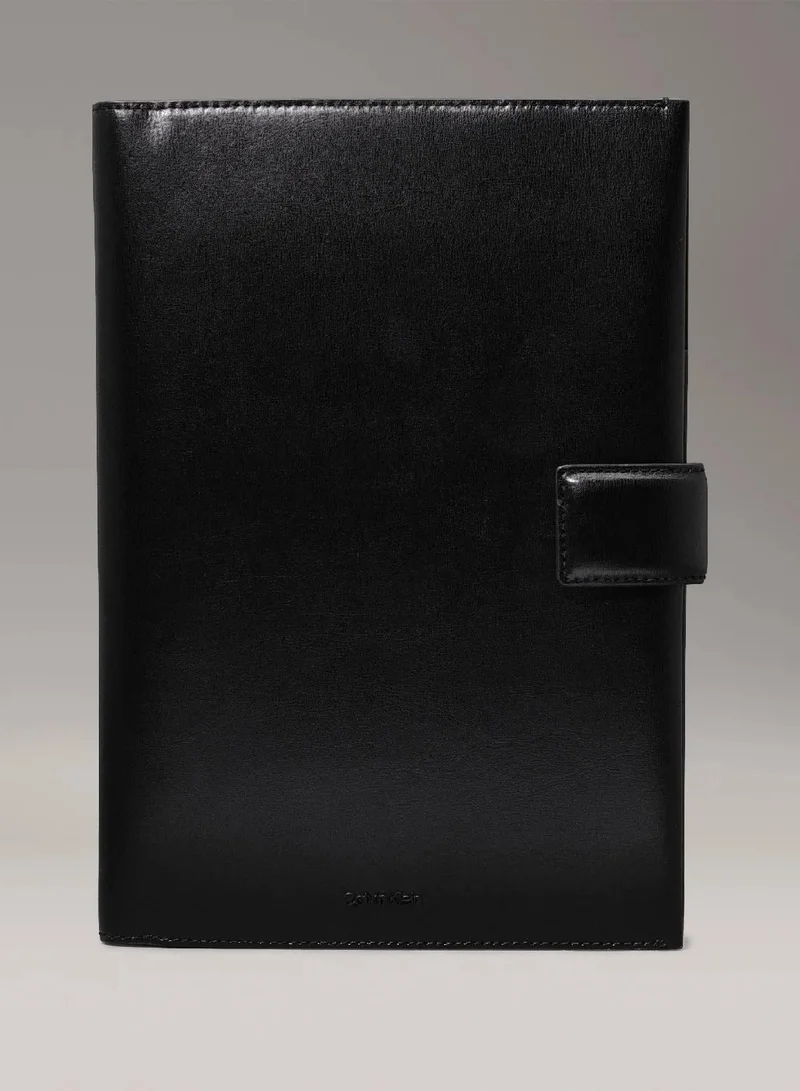 كالفن كلاين حافظة مستندات من الجلد