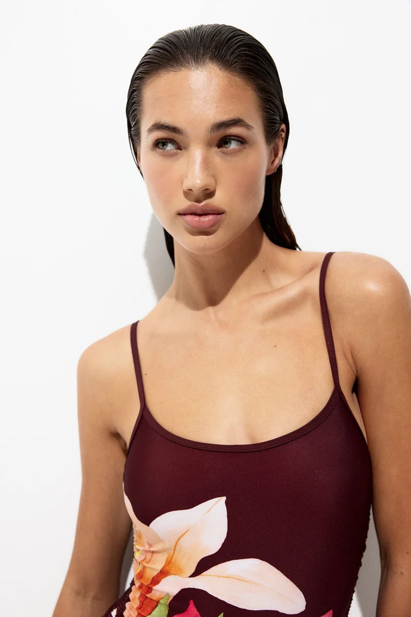 اتش اند ام ملابس سباحة عالية الساق بقوالب مبطّنة