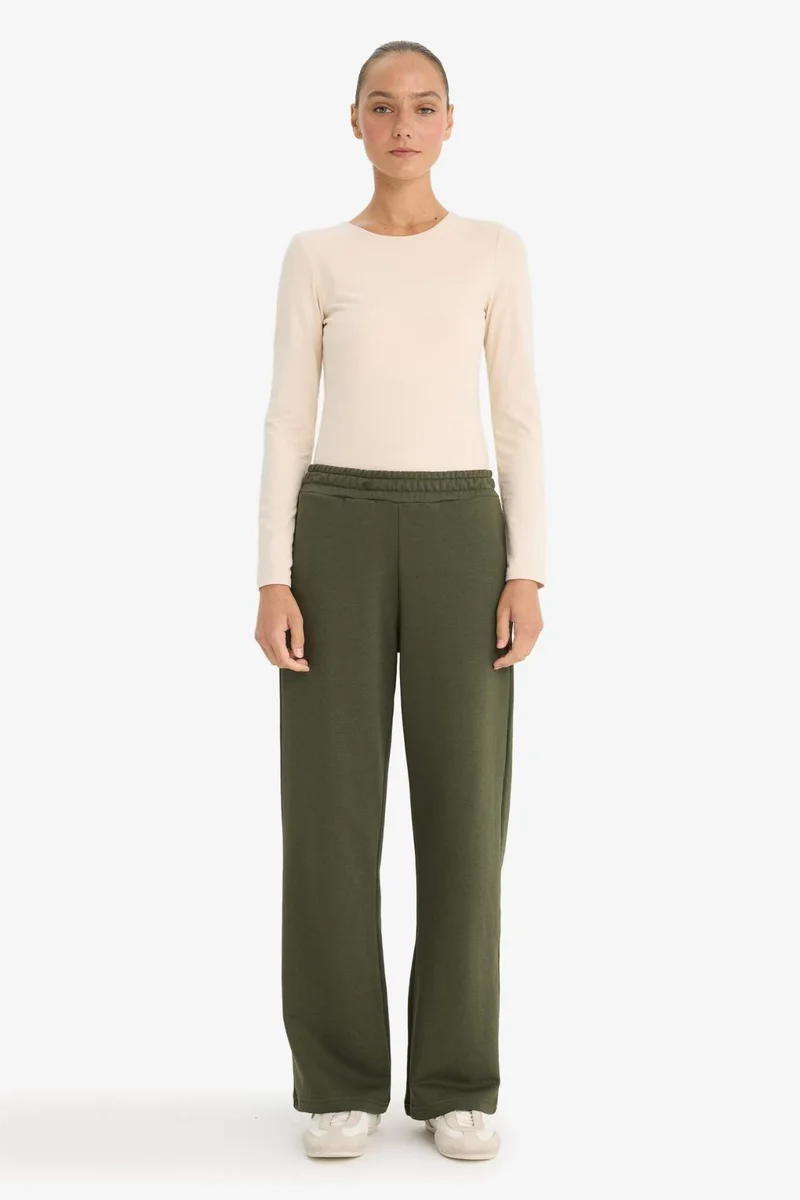 ديفاكتو Straight Fit Basic Trousers