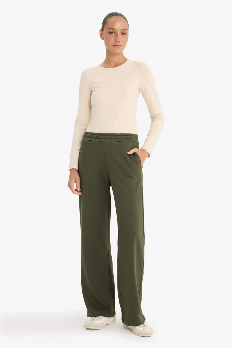 ديفاكتو Straight Fit Basic Trousers