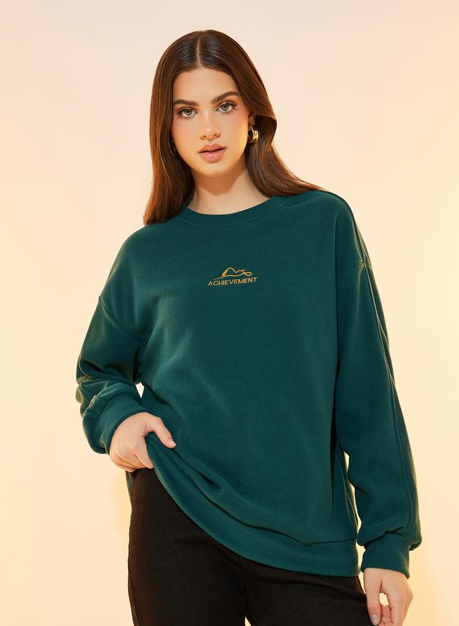 ستايلي سويت شيرت فضفاض بكتابة مُطرّزة - Image 1