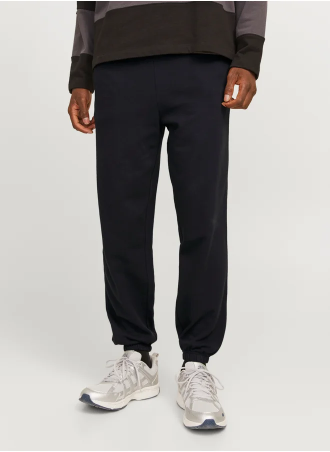JACK & JONES Jack & Jones Solid Mid Rise Relaxed Fit Joggers